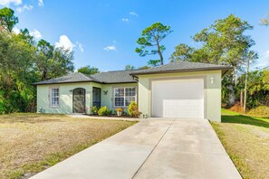 Exterior - 4 Mi to Beach Park! Port Charlotte Home w/ Yard (Port Charlotte)