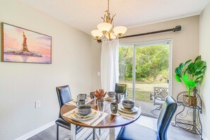 Dining - 4 Mi to Beach Park! Port Charlotte Home w/ Yard (Port Charlotte)