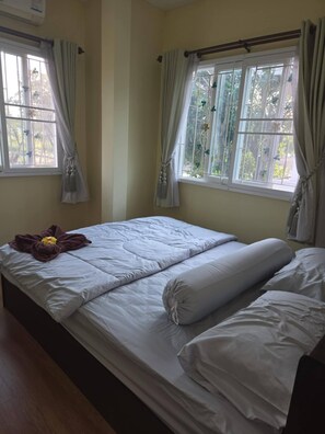 Shared Dormitory, 1 Bedroom, Smoking - Room-charming Guest Room in Secure Resid (Bangkok)