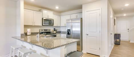 Refrigerador, microondas, parrilla de estufa y lavavajillas