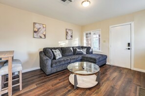 TV, fireplace - 1 Mi to Dtwn, Chase Field! Getaway Near Light Rail (Phoenix)