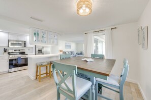 Dining - Private Beach Retreat on Siesta Key! Bright Villa (Sarasota)