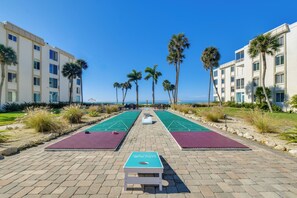 Property grounds - Private Beach Retreat on Siesta Key! Bright Villa (Sarasota)