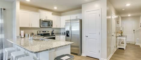 Refrigerador, microondas, parrilla de estufa y lavavajillas