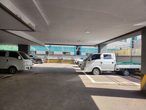 المنطقة المحيطة بالمنشأة