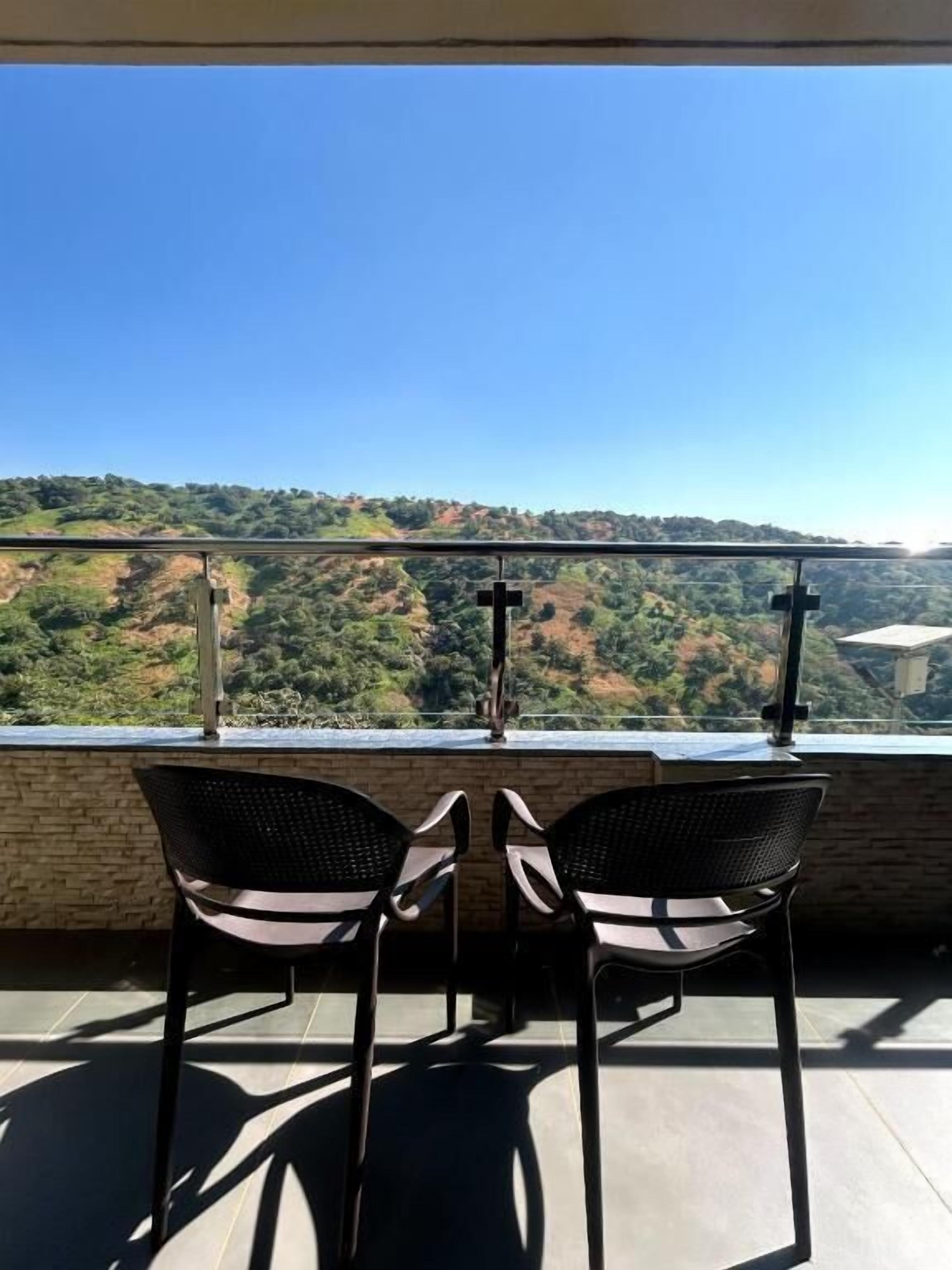 Luksus-dobbeltrom, balkong, fjellutsikt | Terrasse/patio