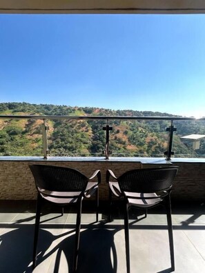 Luxus szoba kétszemélyes ággyal, erkély, kilátással a hegyre | Terasz/udvar