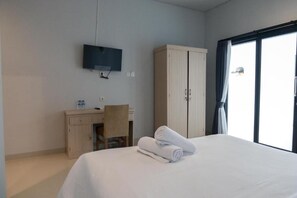 Desk, laptop workspace, free WiFi - The Joy Rooms Penida (Penida Island)