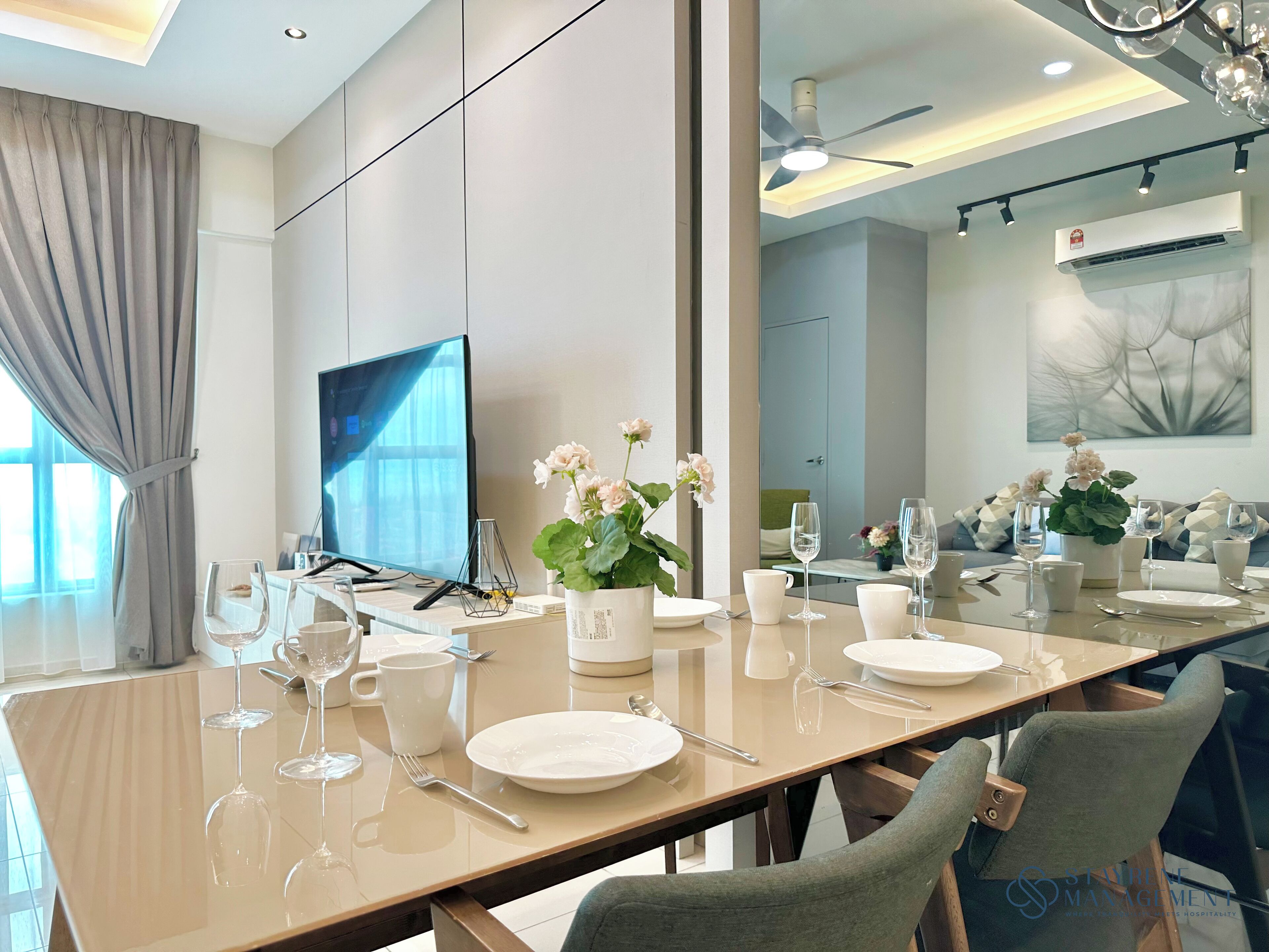 Comfort Apartment, 2 Bedrooms, City View | Dining