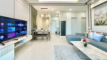 Comfort Apartment, 2 Bedrooms, City View | Living area