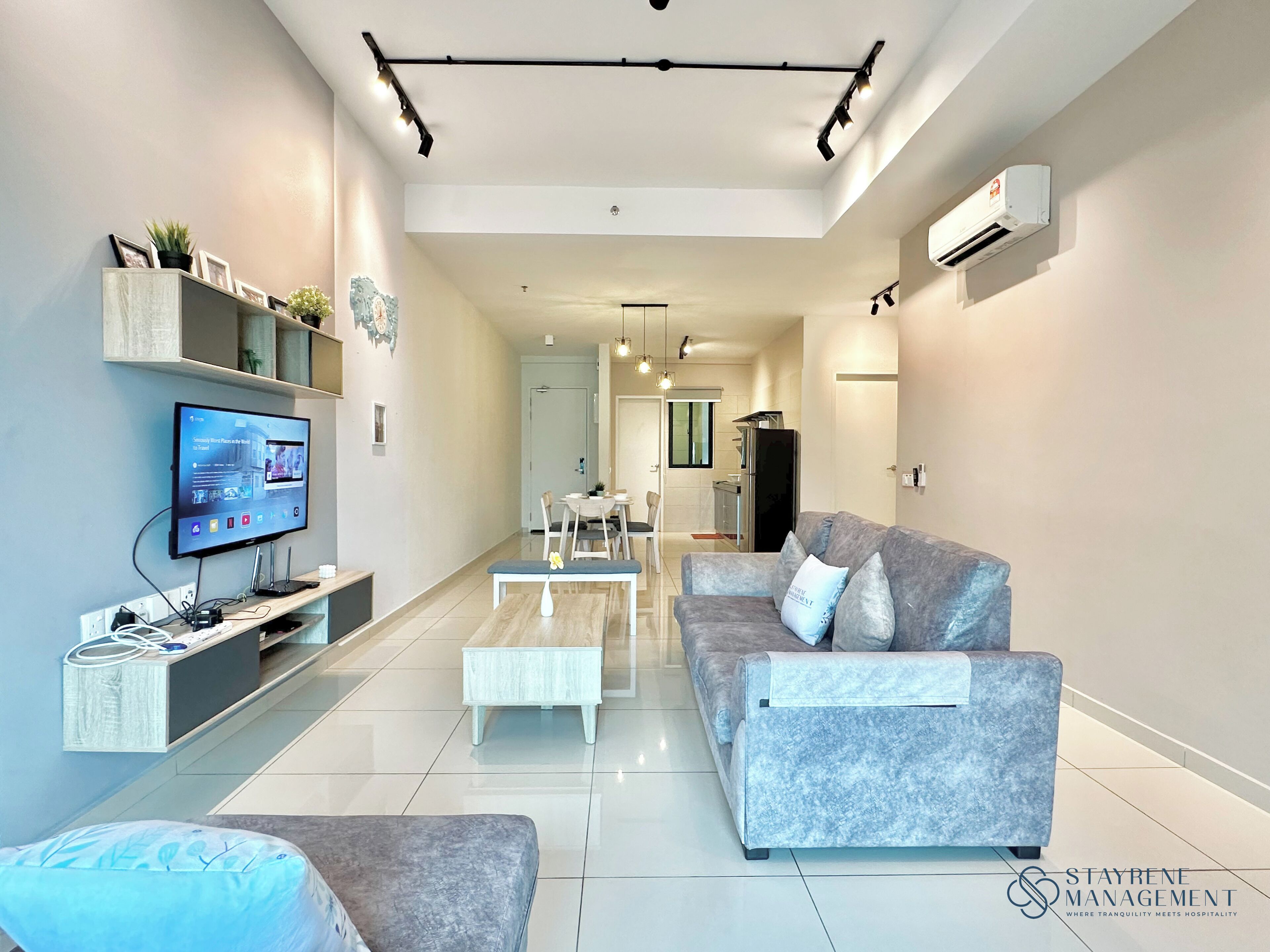 Deluxe Apartment, 3 Bedrooms, City View | Living area