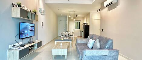 Apartamento Deluxe, 3 habitaciones, vistas a la ciudad | Zona de estar