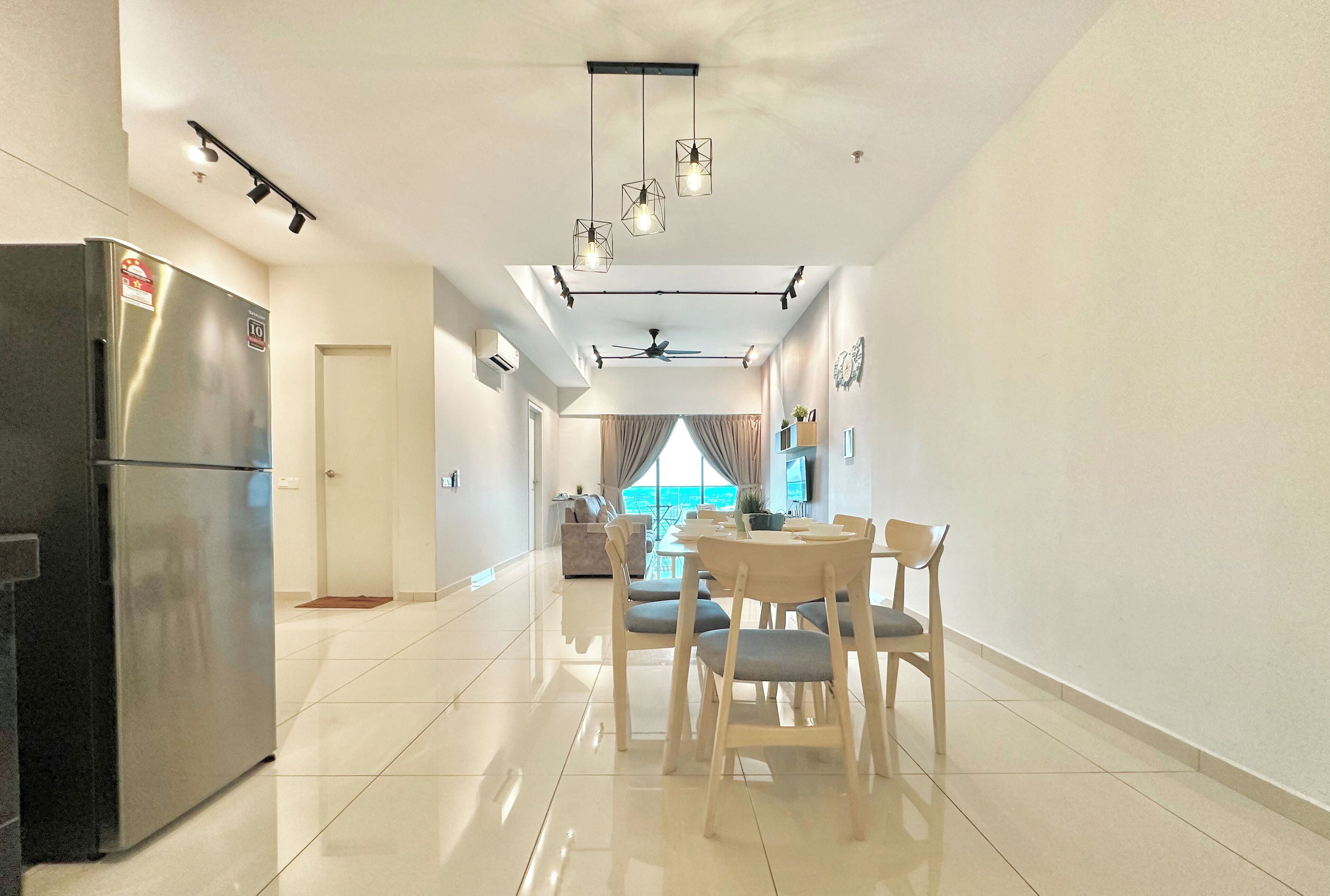 Deluxe Apartment, 3 Bedrooms, City View | Dining