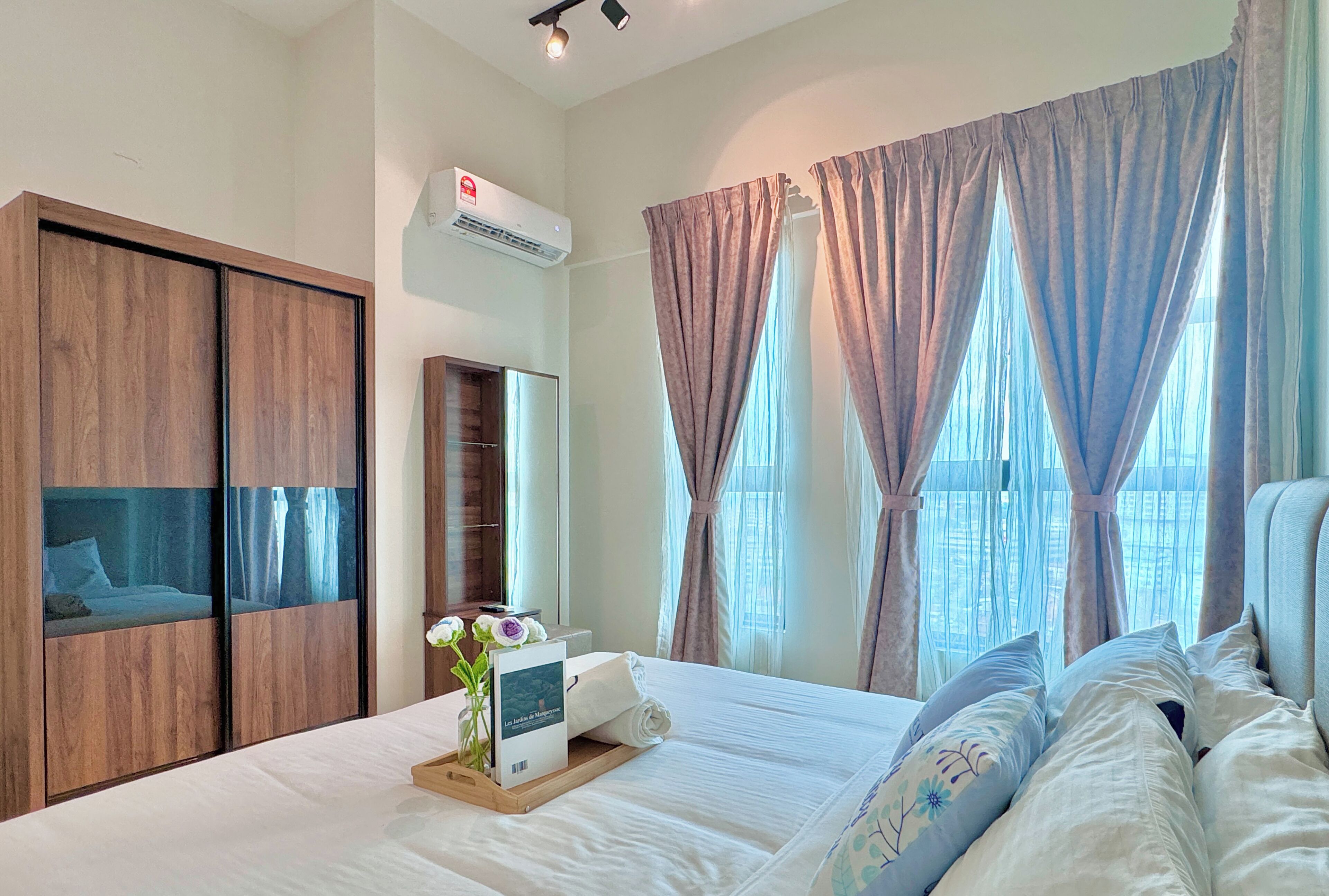 Appartement Confort, 3 chambres, vue sur la ville | Rideaux d’obscurcissement, fer et planche à repasser