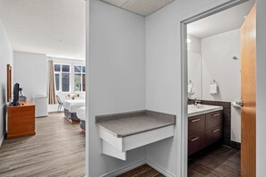 1 habitación, tabla de planchar con plancha, wifi gratis y ropa de cama 