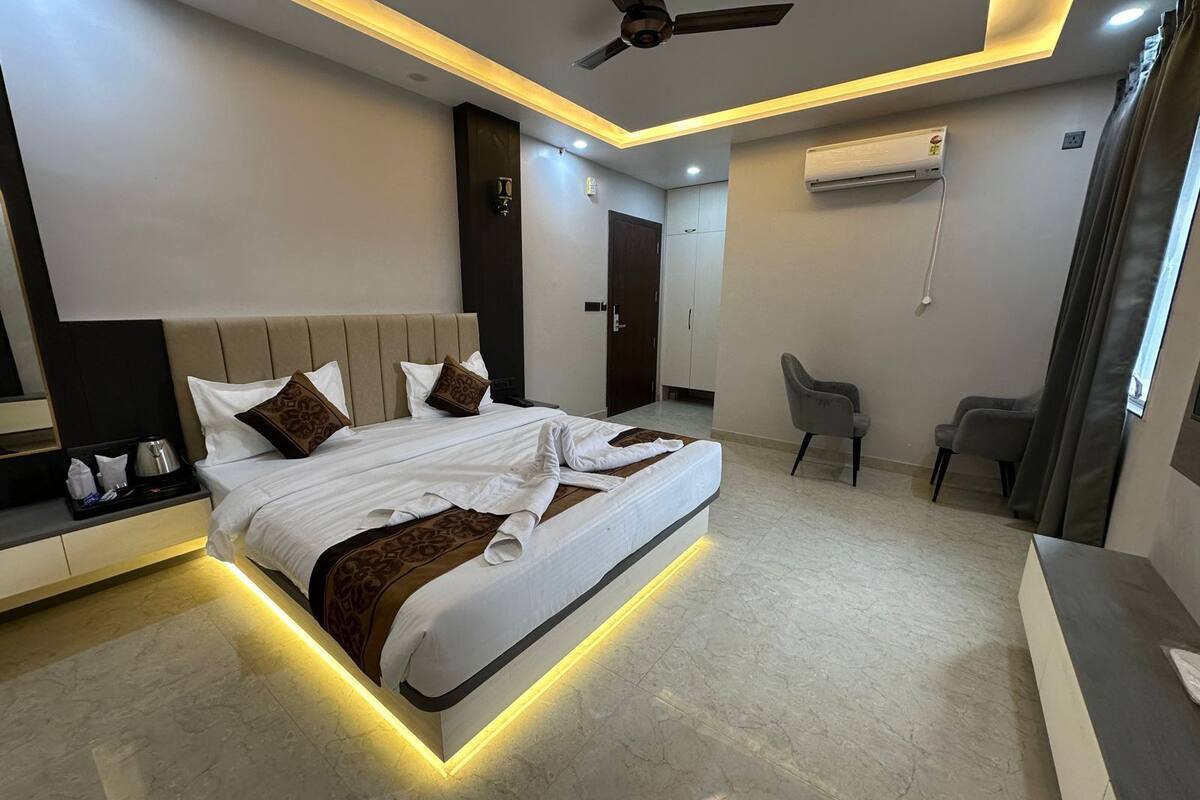 Superior Double Room, City View