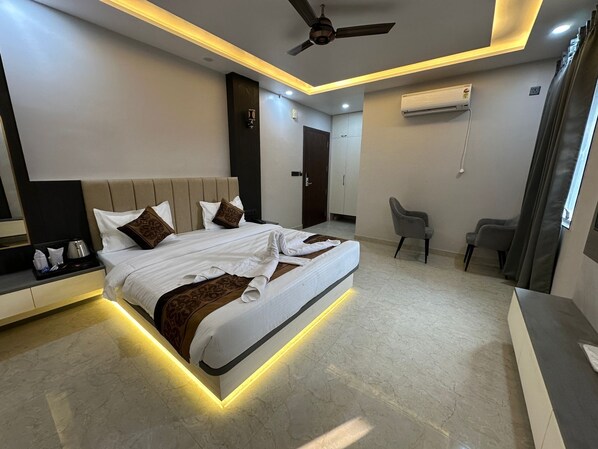 Superior Double Room, City View - Hotel Maharani Palace (varanasi)