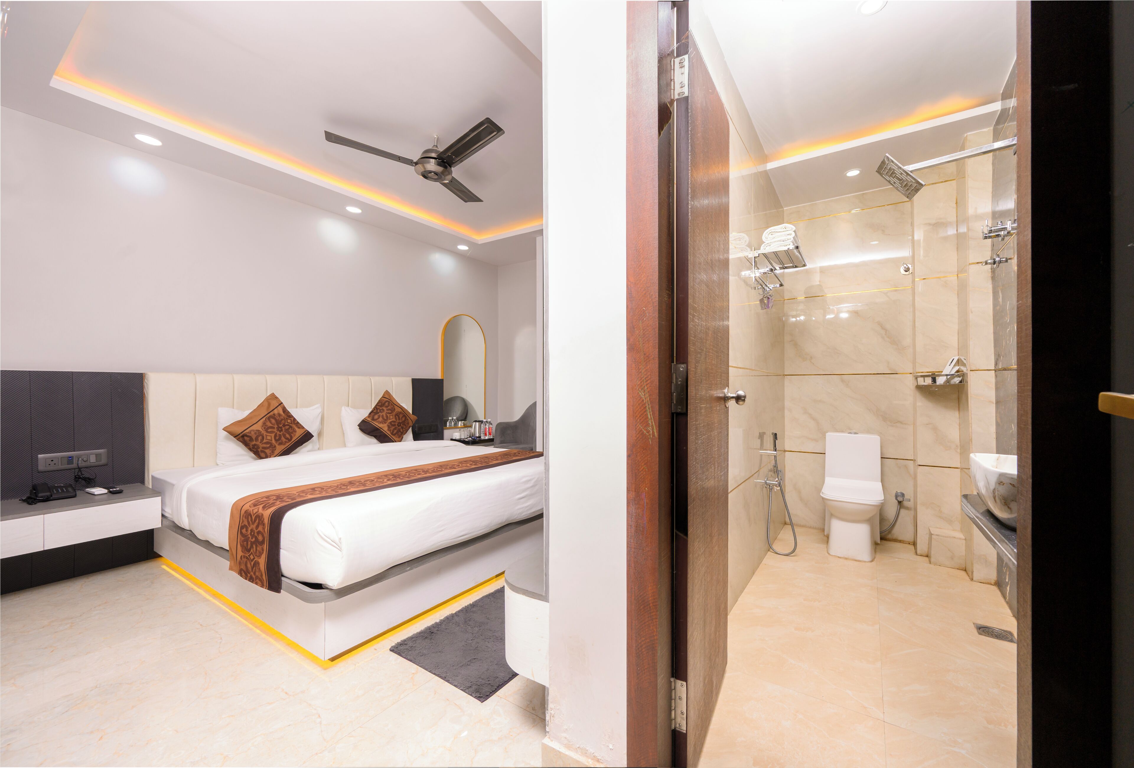 Deluxe Room | Desk, laptop workspace, WiFi (free)