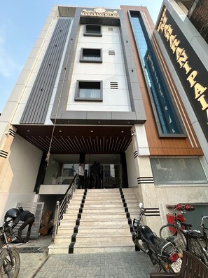 Exterior detail - Hotel Maharani Palace (varanasi)