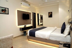 Superior Room | Meja, ruang kerja komputer riba, Wi-fi percuma 