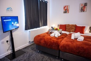 3 slaapkamers, een strijkplank/strijkijzer, internet, beddengoed