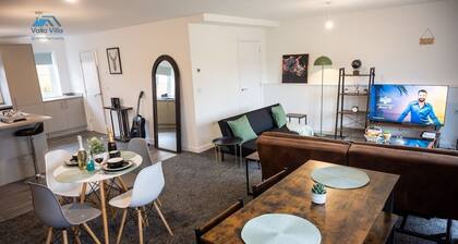The Pines Villa 2 | Spacious 3BR | Cinema, Games & EV | Parking | Sleeps 10+