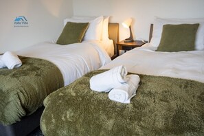 Strykjärn/strykbräda, internet och sängkläder