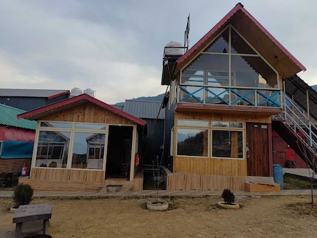 Exterior. Auli Goldcrest
