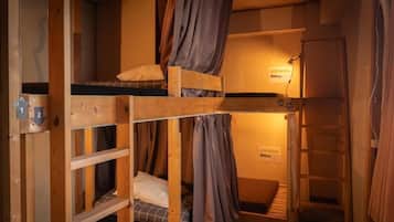 Gemeinsamer Schlafsaal, Nur Frauen | Verdunkelungsvorhänge, Bettwäsche