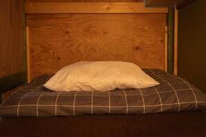 Shared Dormitory | Blackout drapes - Local Knot Backpackers (NGANO)