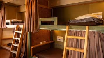 Shared Dormitory | Blackout drapes, bed sheets