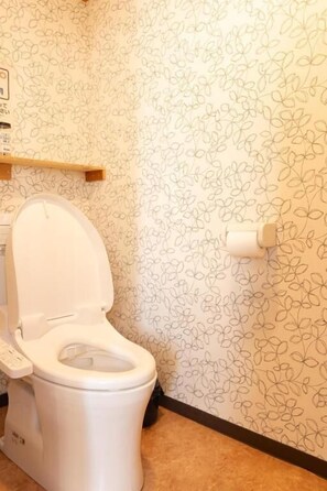 Quadruple Room | Bathroom | Slippers - Local Knot Backpackers (NGANO)