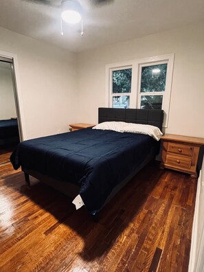 Iron/ironing board, free WiFi, bed sheets