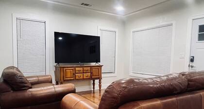 Lovely 3-bedroom house with AC in vibrant Santa Ana 10 Minutes From Disneyland