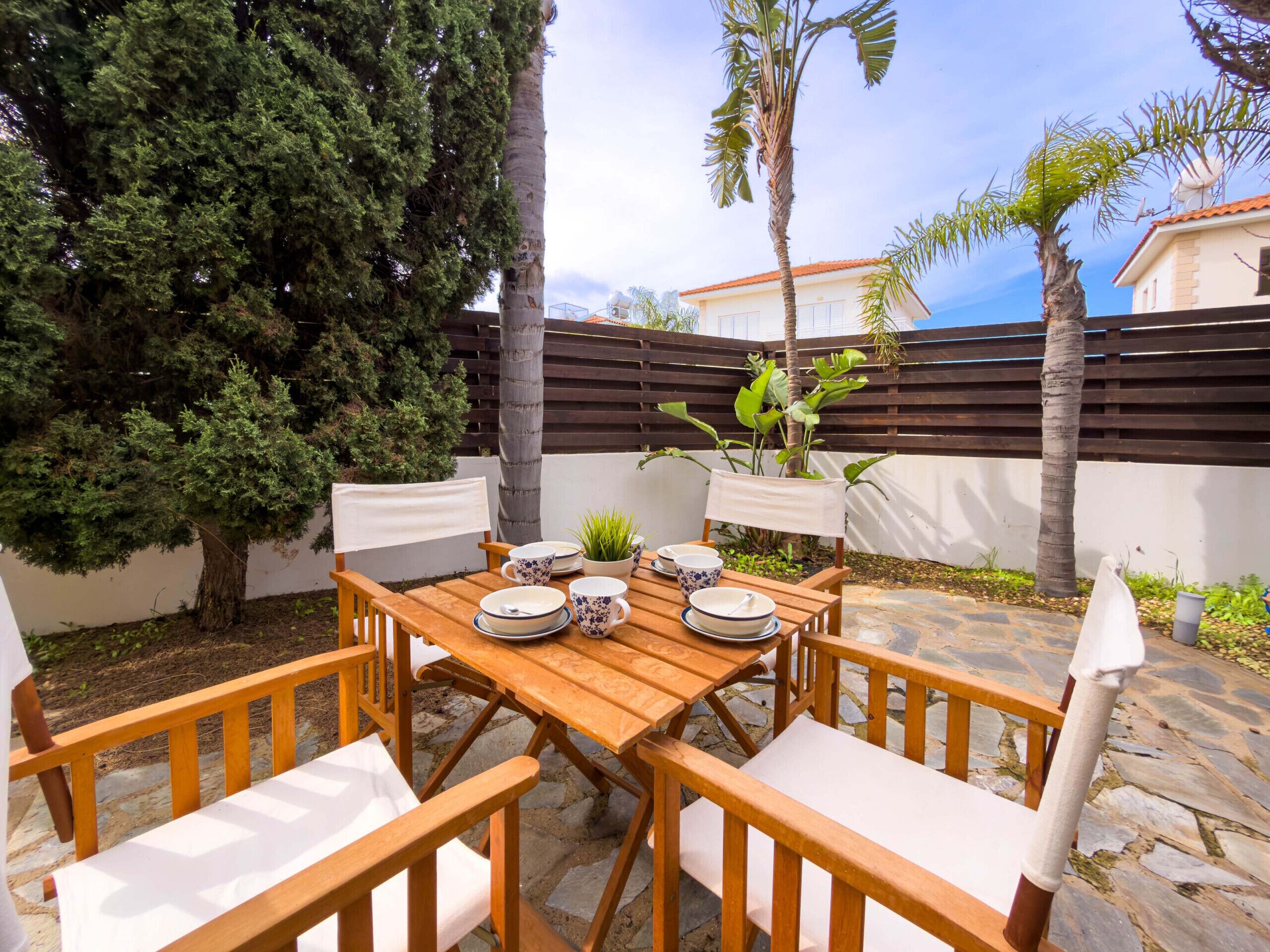 屋外ダイニングエリア