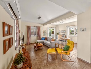 TV - Sirena Sunshine Villa (Protaras)