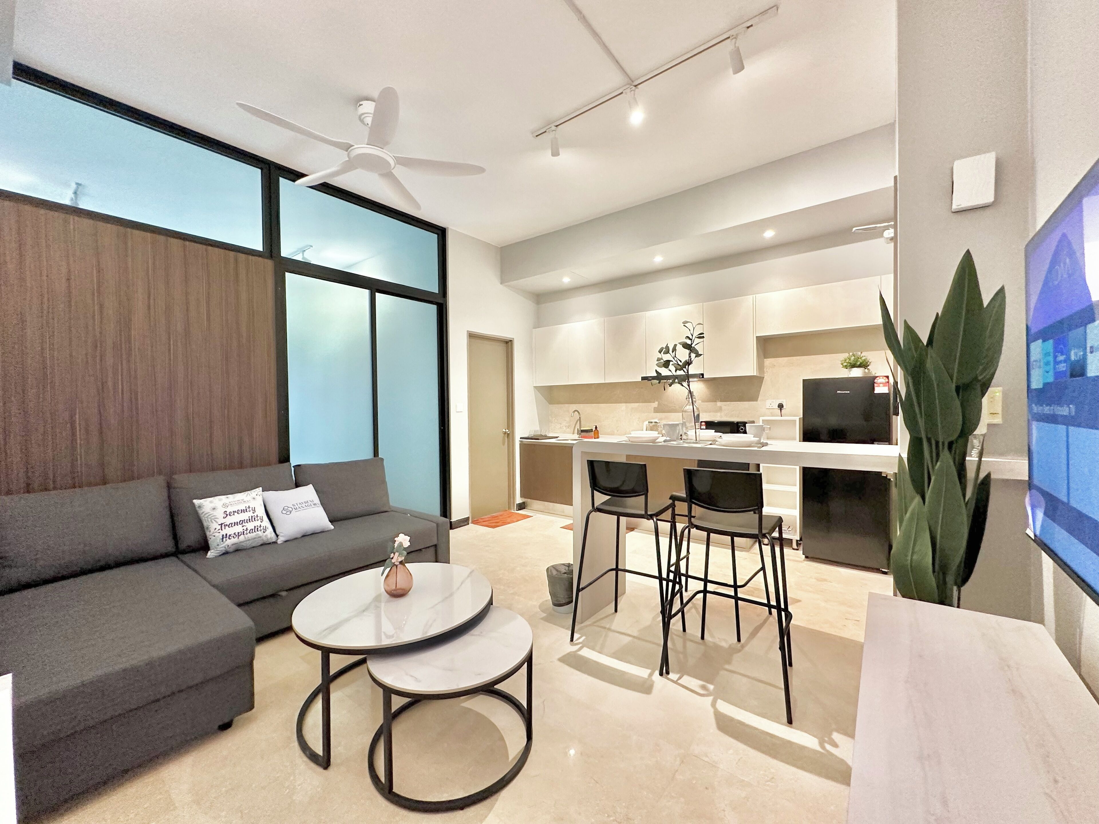 Luxury Studio, Multiple Beds, Balcony, City View | Living area