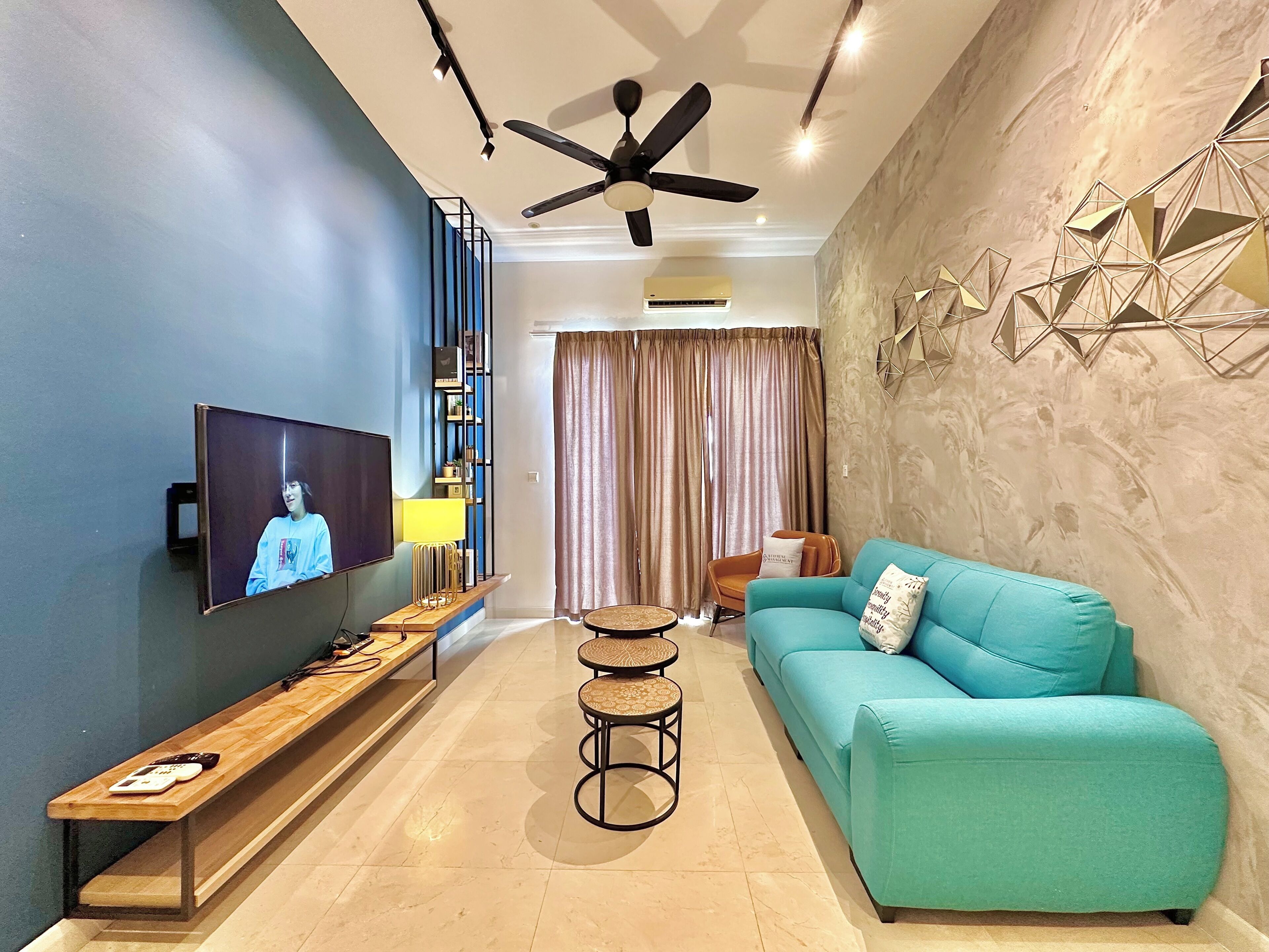 Elite Apartment, 2 Bedrooms, Balcony, City View | Living area