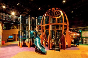 Area giochi per bambini (al coperto)