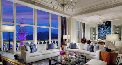 Paiza Lofts at Parisian