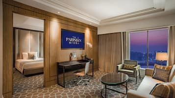 Lyon Premier Suite Double | Living room | 55-inch TV with cable channels