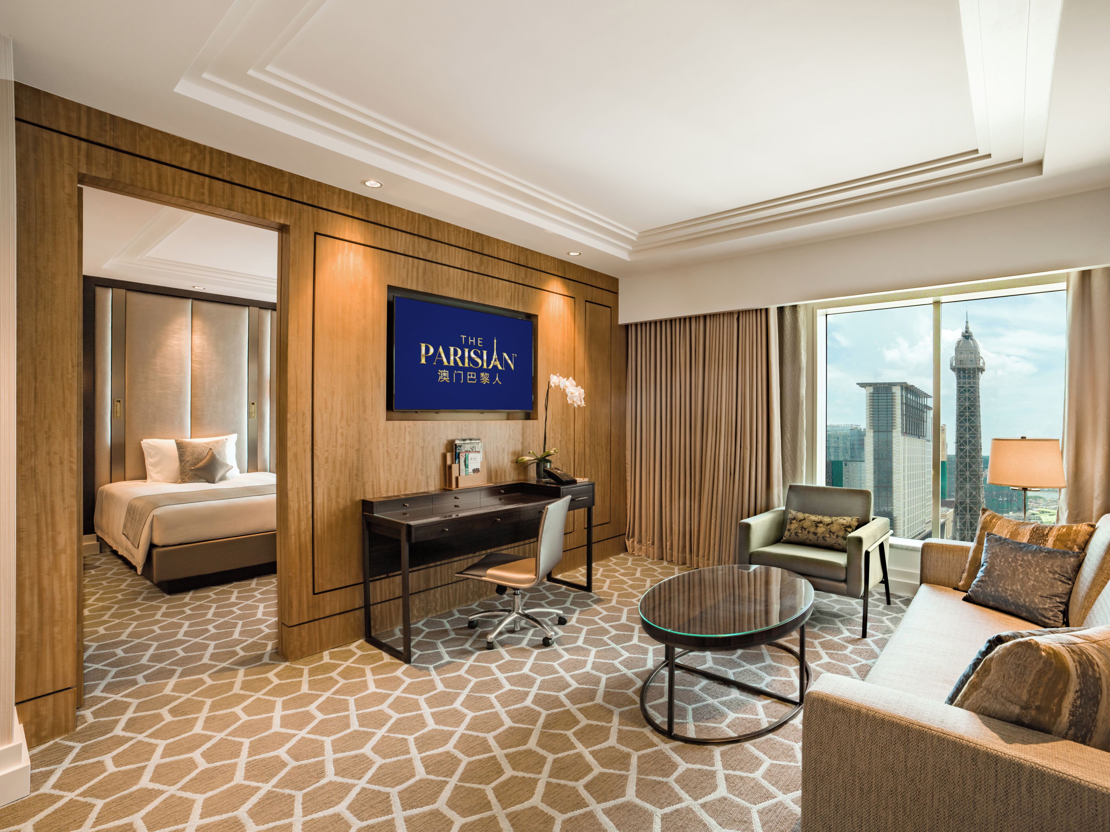 Lyon Premier Suite Double with Eiffel Tower View | Living area