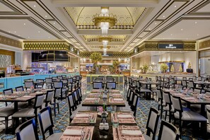 Bữa sáng buffet hàng ngày (398 HKD/mỗi người) 
