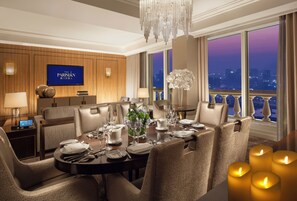 55-inch TV with cable channels - Paiza Lofts at Parisian (Cotai)