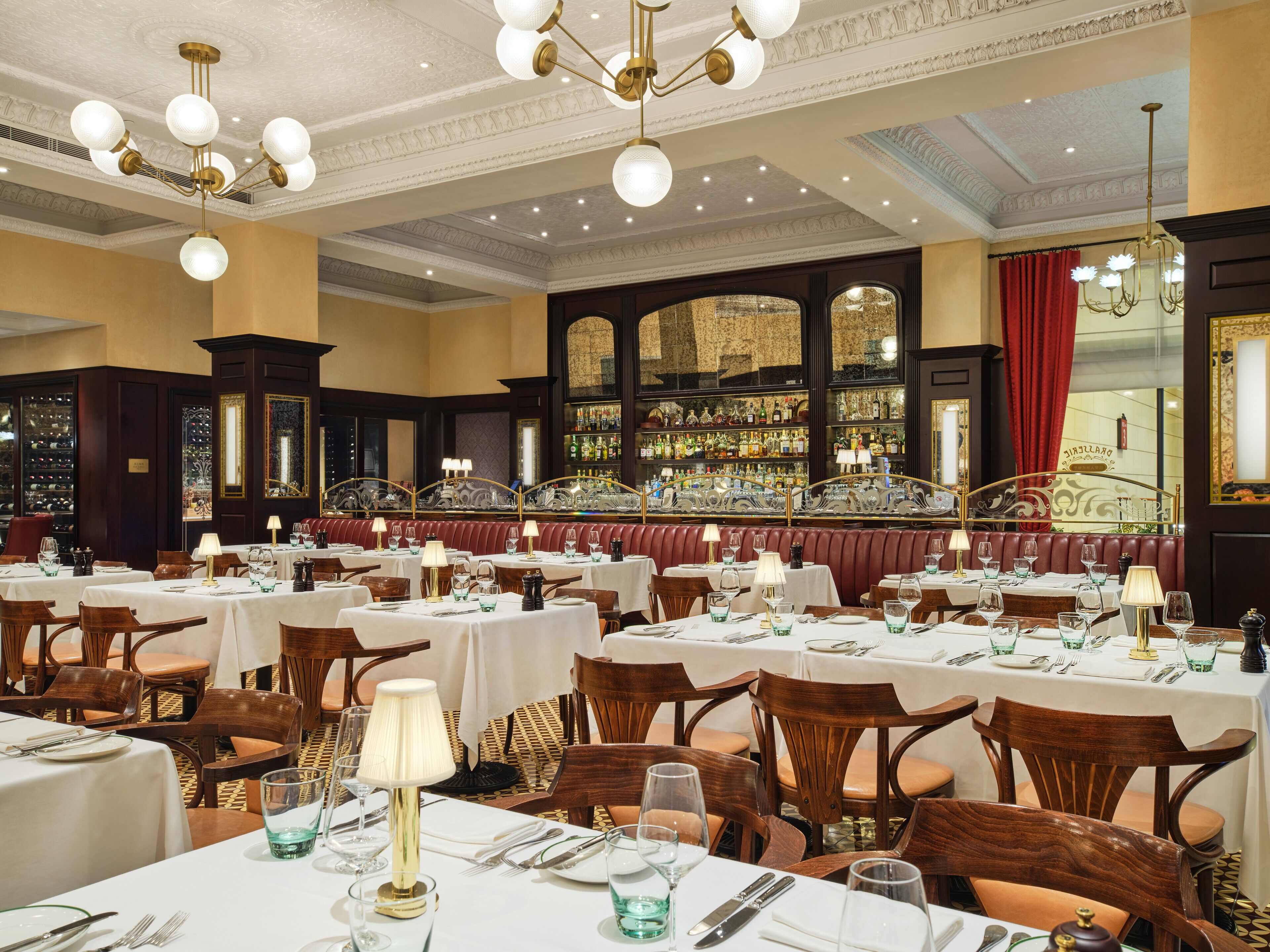 20 restaurants, breakfast, lunch, dinner served; Chinese cuisine