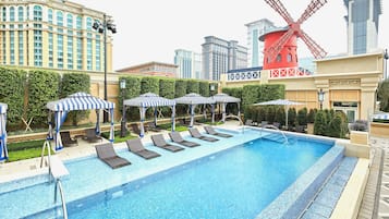 Outdoor pool, cabanas (surcharge), pool umbrellas