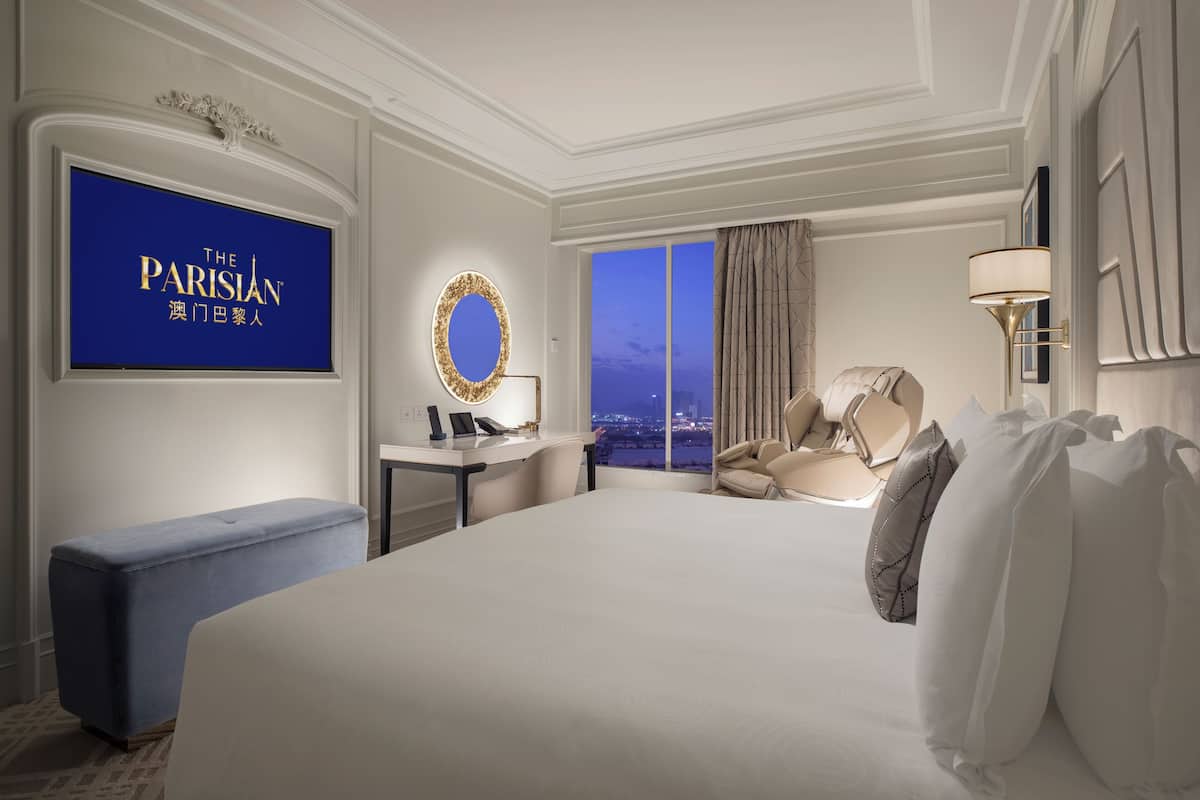 Marseille Premier Suite King | Literie de qualité, coffre-fort, bureau