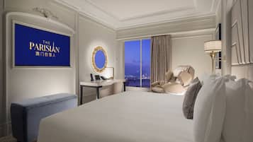 Marseille Premier Suite King | Seprai premium, brankas, meja kerja, dan ruang kerja ramah laptop