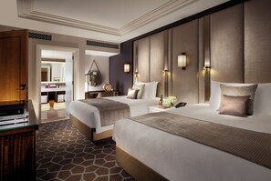 Premium bedding, in-room safe, desk, laptop workspace - Paiza Lofts at Parisian (Cotai)