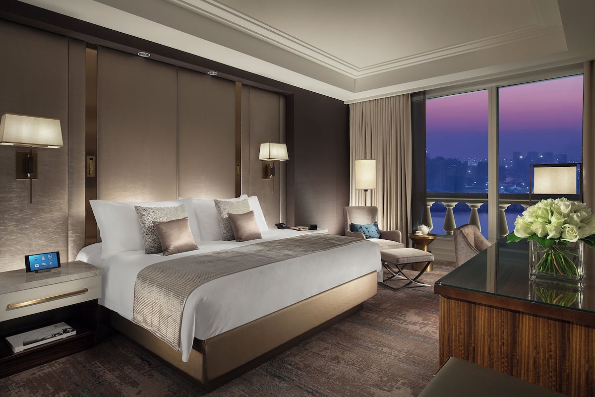 Marseille Premier Suite King | Premium bedding, in-room safe, desk, laptop workspace